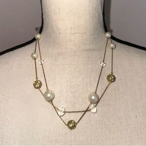 Elegant Gold and Pearl Necklace